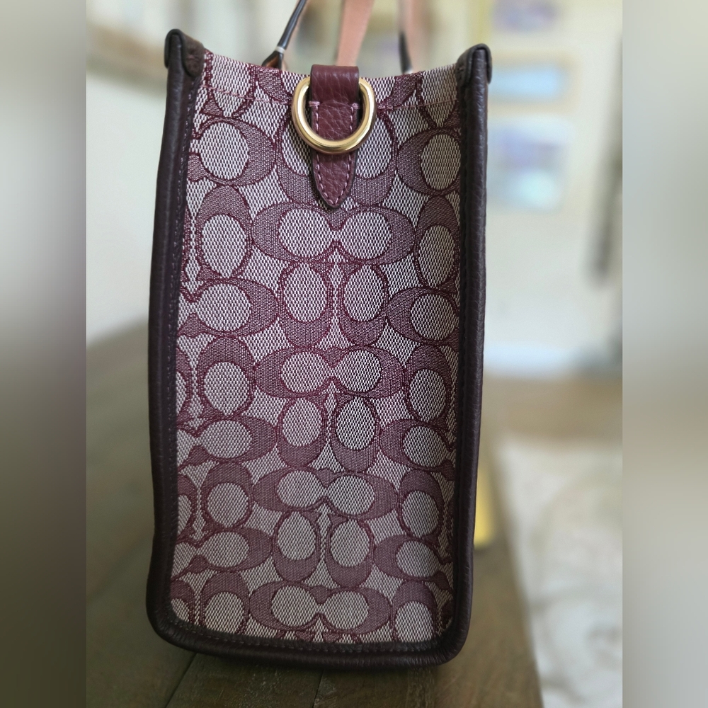 Coach Field Tote 22 Wine Multi Signature Jacquard & Leather Tote/Crossbody Bag - Picture 8 of 15